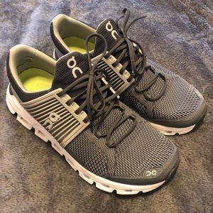 On Cloud Running Shoes Men’s 8.5